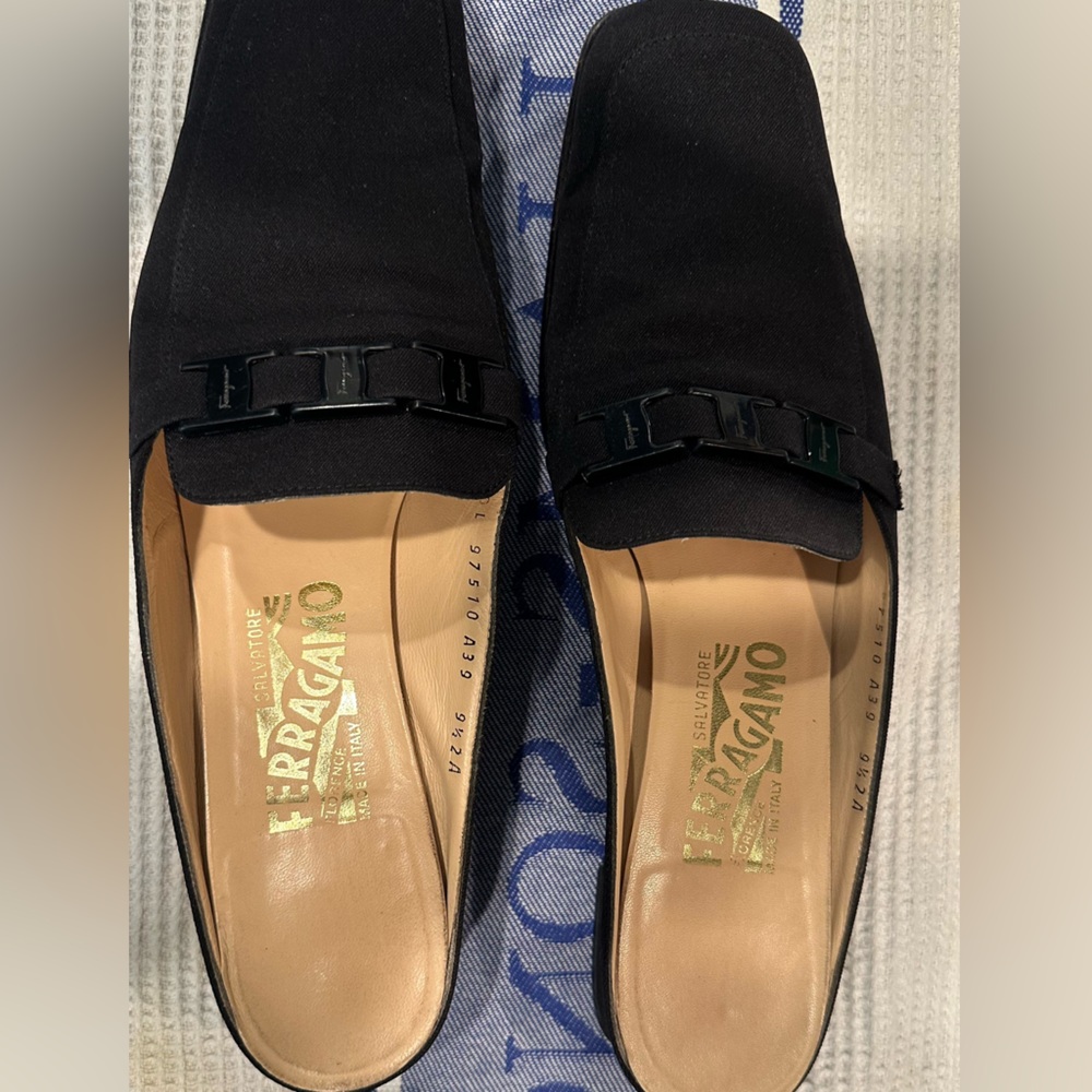 Salvatore Ferragamo Black Loafers Sleek Slip-On Design